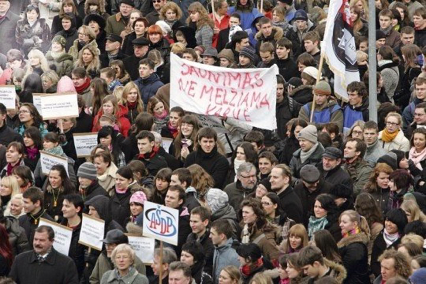 Praėjusį antradienį prie Seimo rūmų vykęs mitingas subūrė apie tūkstantį studentų, abiturientų, dėstytojų ir kitų žmonių, nusiteikusių prieš aukštojo mokslo reformą.