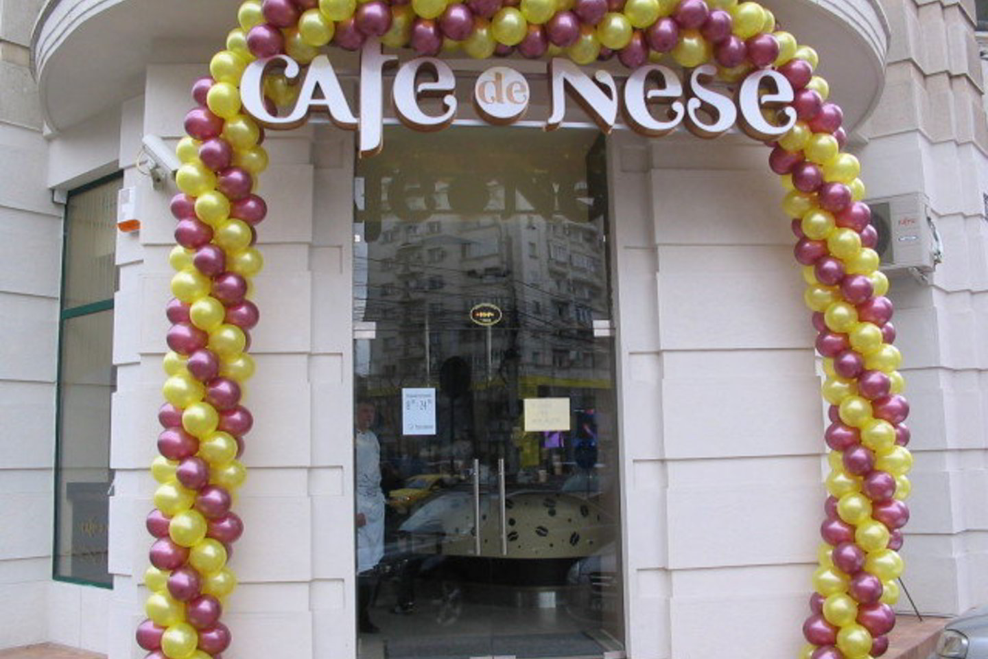 Bukarešte atidarytoje kavinėje „Cafe de Nesė“ - lietuviška dvasia.