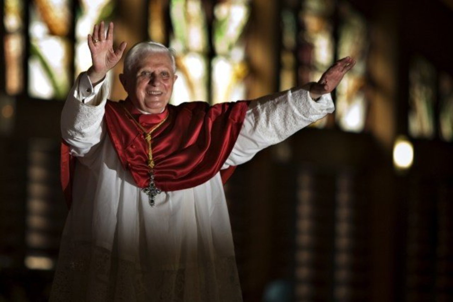 Popiežius Benedictas XVI šiuo metu lankosi Afrikoje.