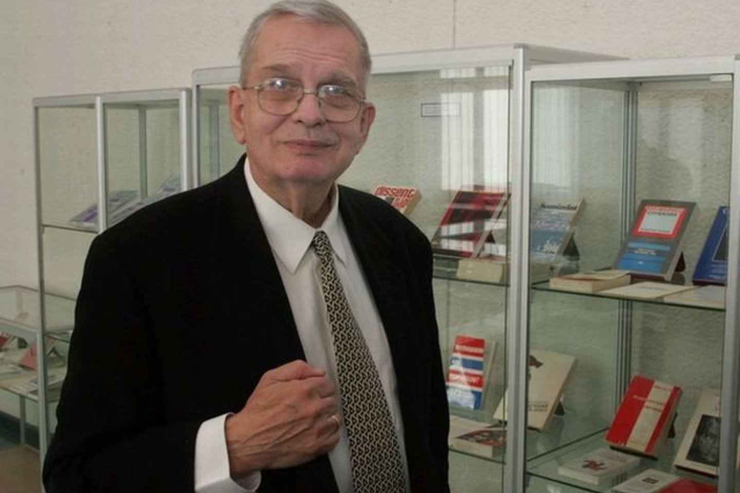 Britų leidėjai Tomą Venclovą įvardija kaip vieną ryškiausių Europos poetų.