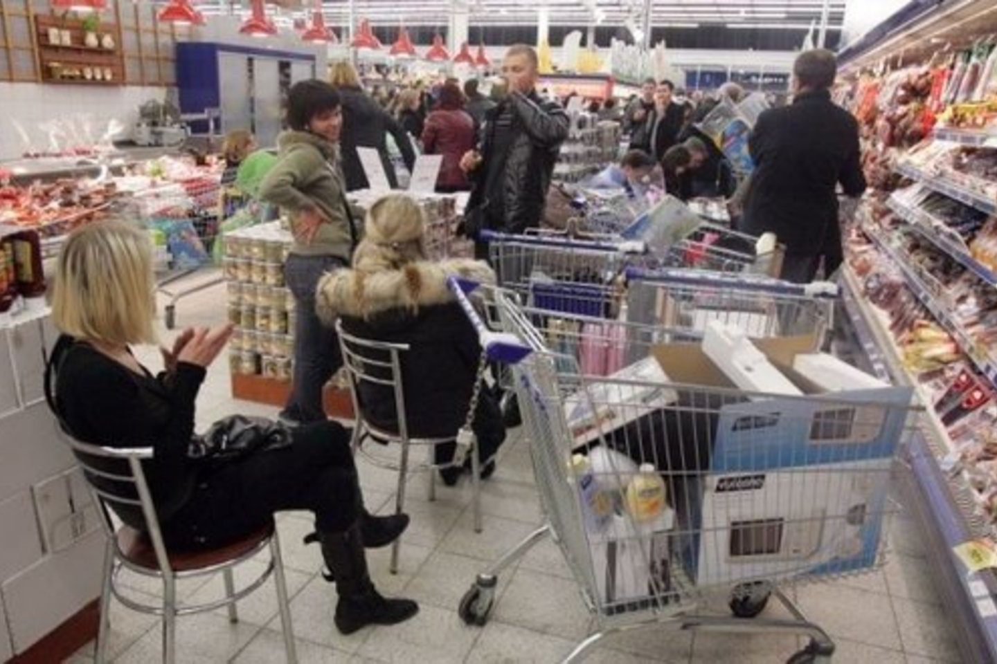 Pirkėjai negailėjo pinigų prekėms.