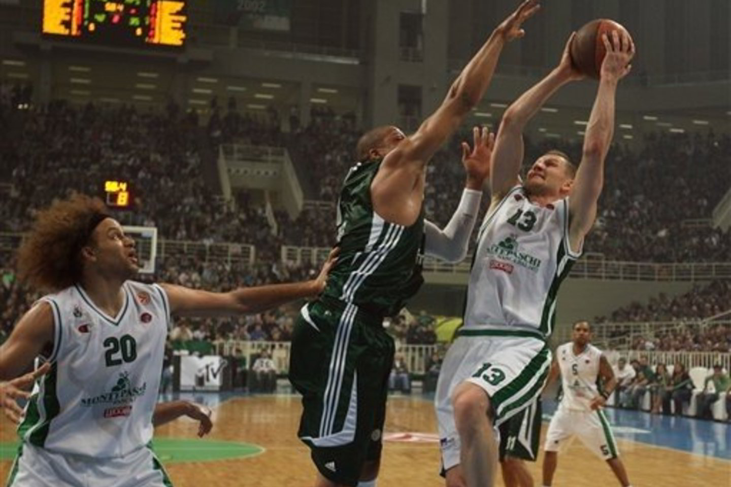 R.Kaukėnas (dešinėje) dažnai atakavo "Panathinaikos" krepšį.