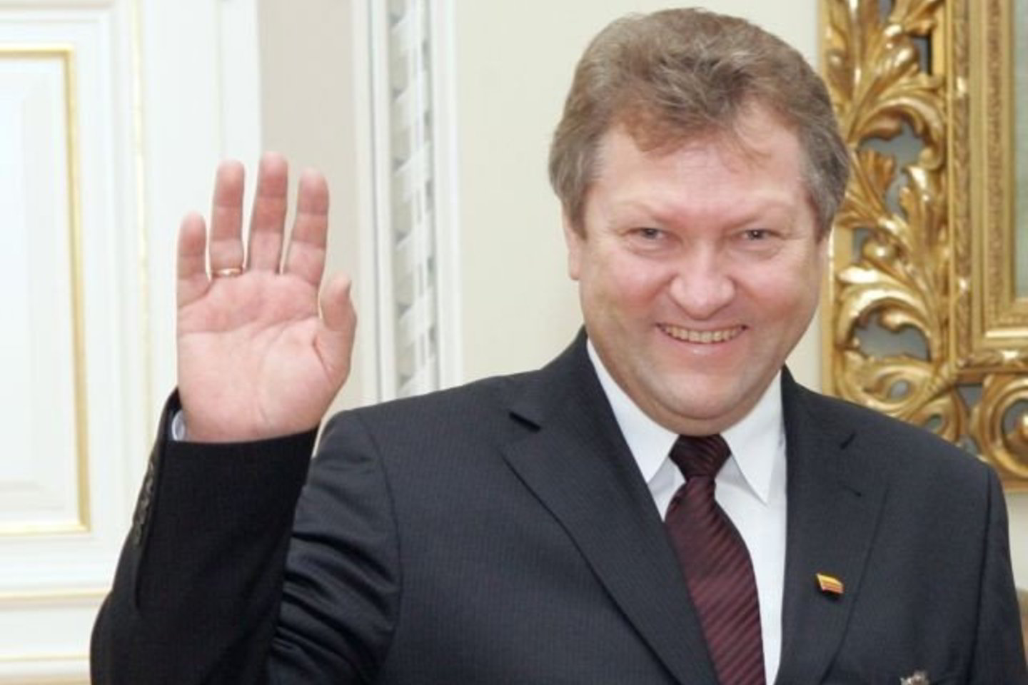 K.Starkevičius išsiuntinėjo sveikinimus jau mirusiems Nepriklausomybės Akto signatarams.