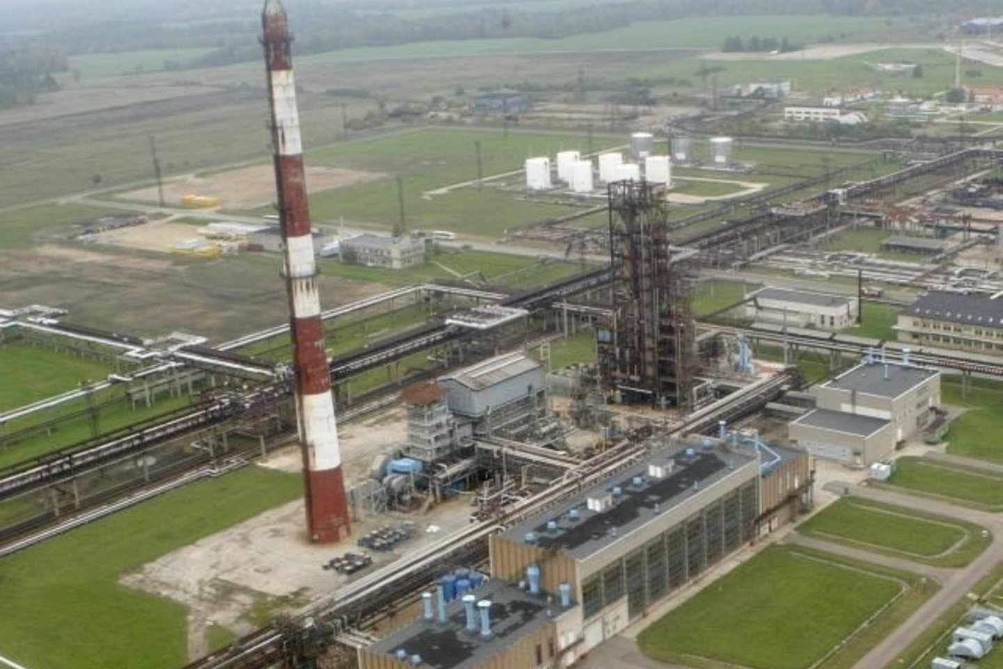 Lietuva už 9,98 proc. likusių naftos bendrovės akcijų iš lenkų gaus 284,45 mln. JAV dolerių.