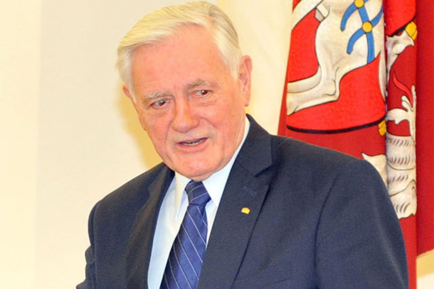 Raginimas V.Adamkui išsakytas ketvirtadienį išplatintame buvusio Lietuvos kariuomenės vado Jono Kronkaičio Piliečių Santalkos vardu pasirašytame viešame laiške.