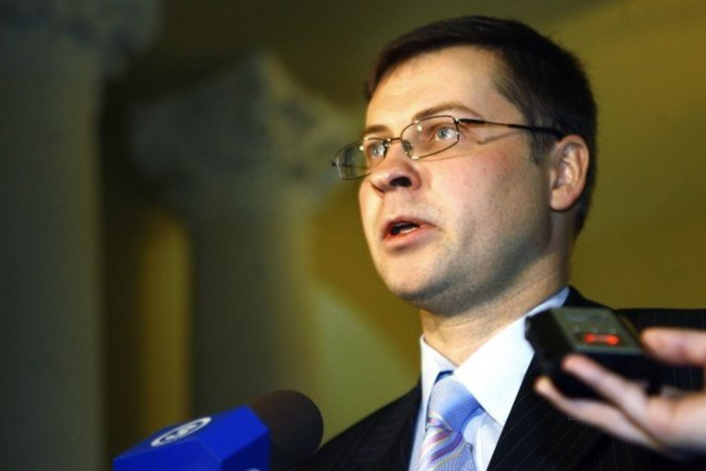 Latvijos premjeras V.Dombrovskis apie lato devalvavimo galimybę sulaukė skirtingų nuomonių.
