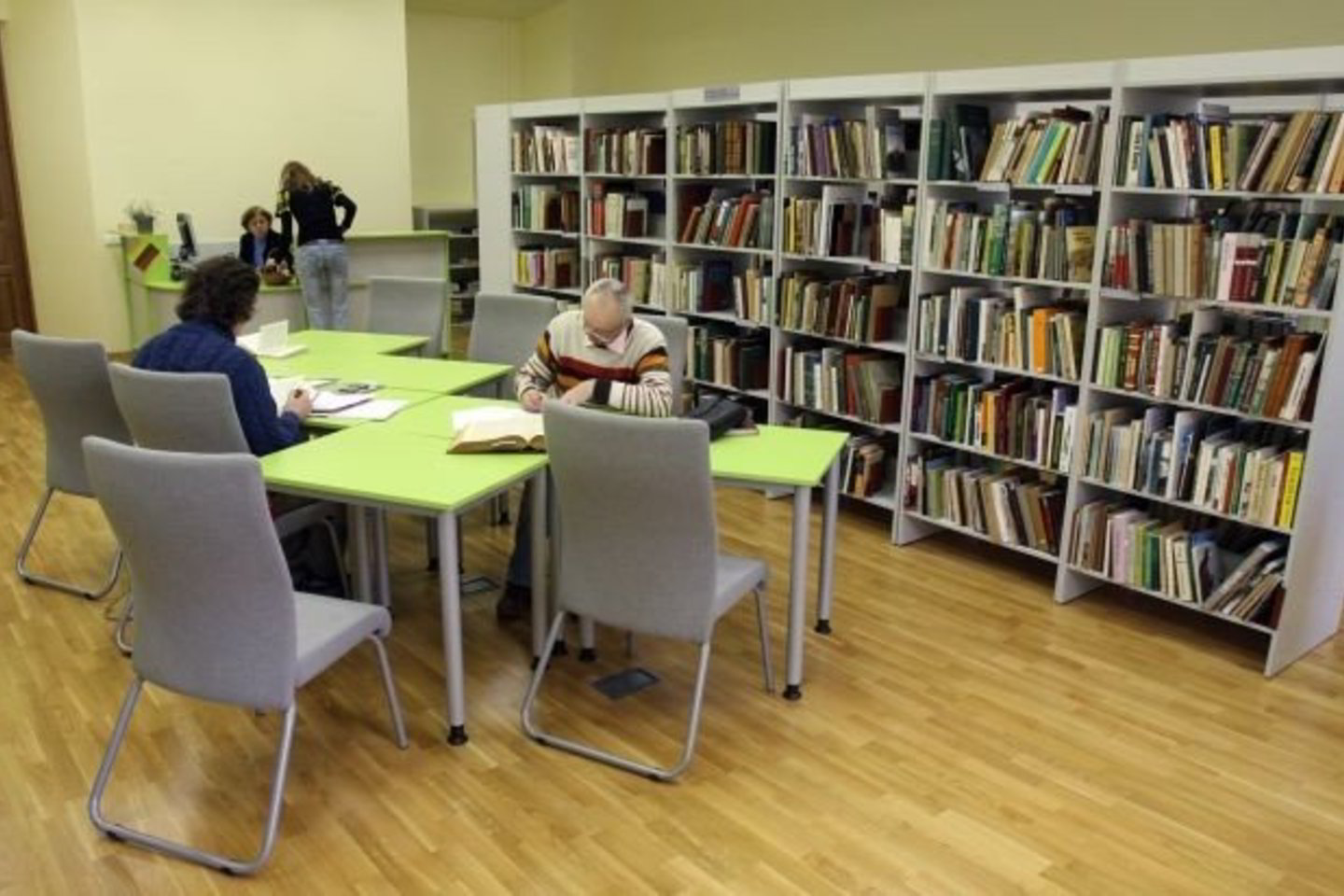 Vilniaus universiteto biblioteka aptarnauja apie 25 tūkst. skaitytojų, čia saugoma apie 5 mln. knygų ir kitų spaudinių.