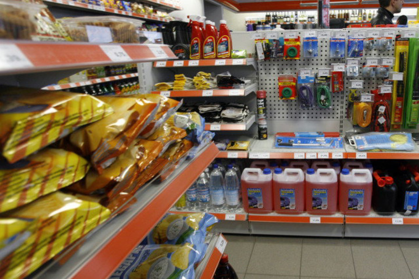 Mažmeninės prekybos įmonių apyvarta krenta drastiškai.