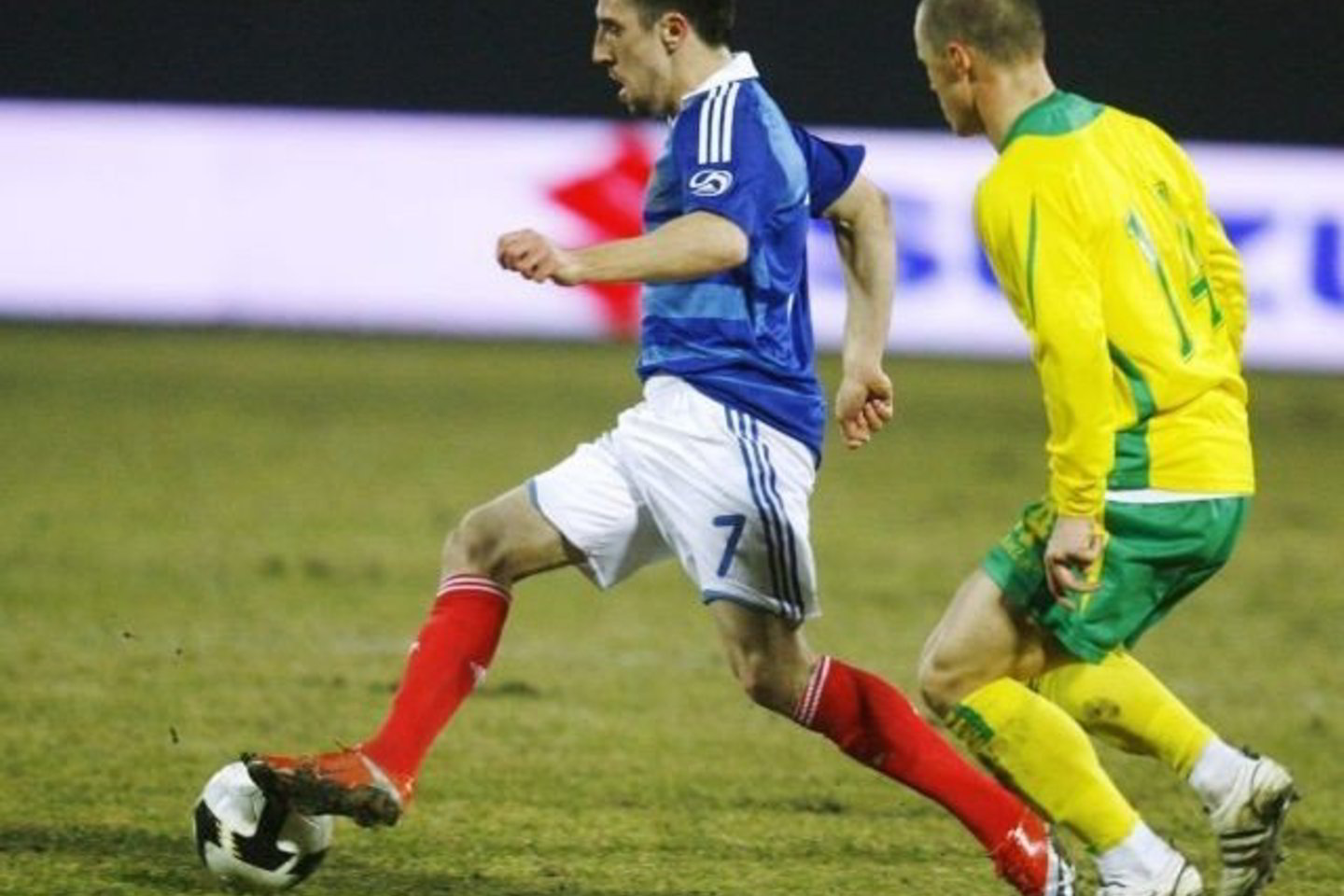 F.Ribery (kairėje) pelnė vienintelį rungtynių įvartį.