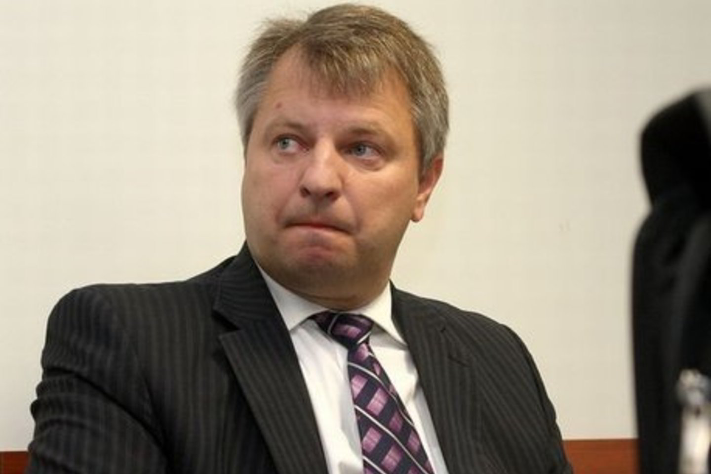 Prokuroro teigimu, D.Narkevičius vienintelis apie viešą konkursą automobiliams pirkti informavo „KIA auto“ atstovus.