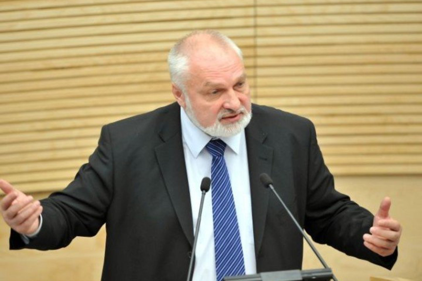 V.Mazuronis mano, kad privatūs LEO LT akcininkai jau galvoja apie pasitraukimą.