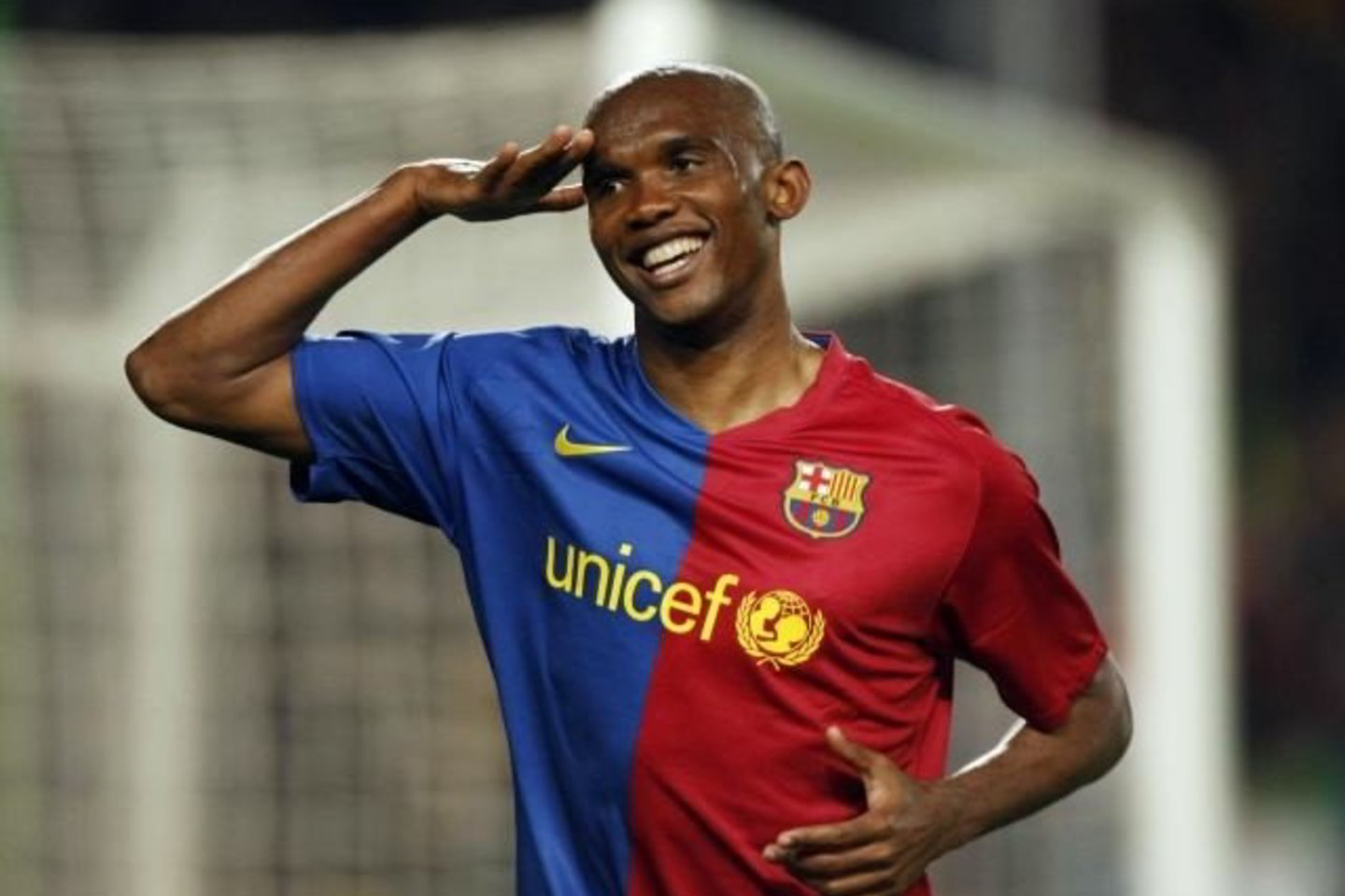 S.Eto'o domina Anglijos futbolo superklubus.