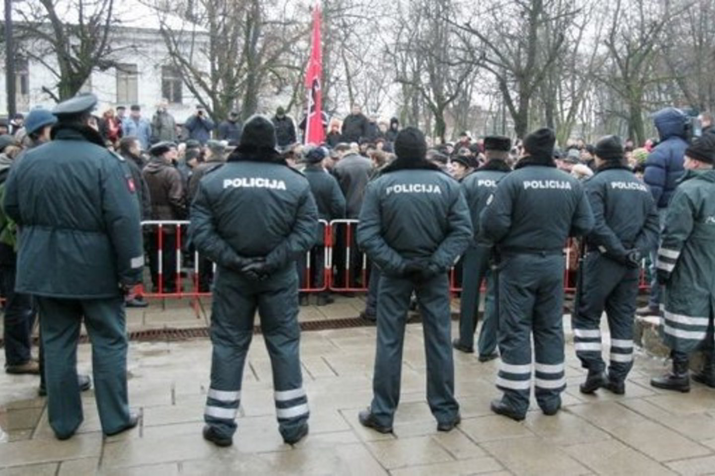 Tarp prtestuotojų bus ir policijos pareigūnų.