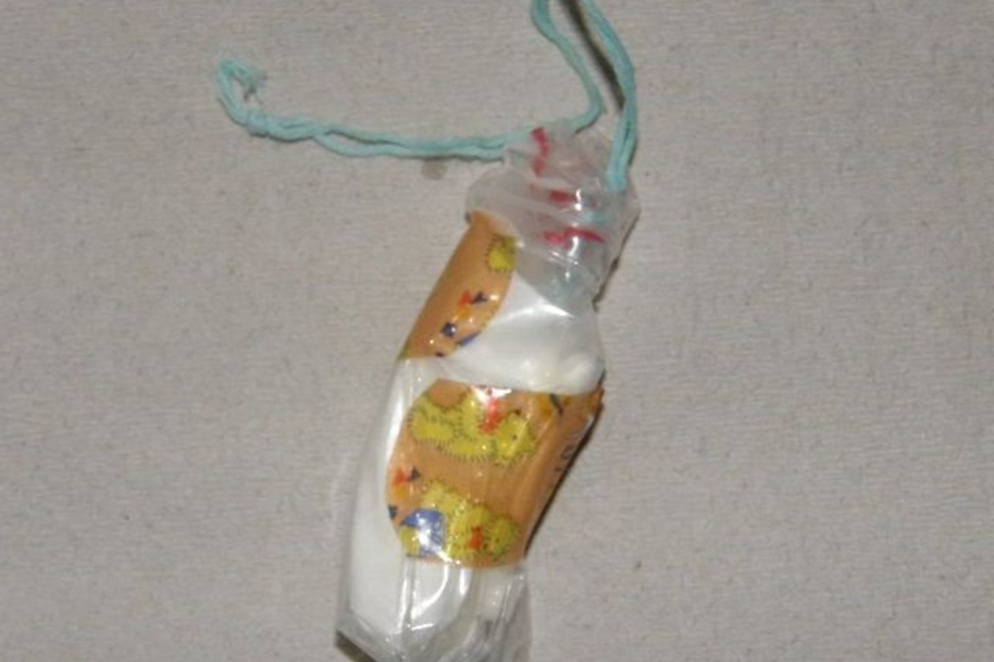 Moteris šį narkotikų paketėlį slėpė lytiniuose organuose.