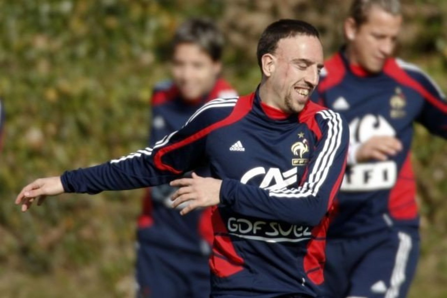Prancūzai rungtynes namuose pasitinka su gera nuotaika. Nuotraukoje - lietuvių žudikas F.Ribery.