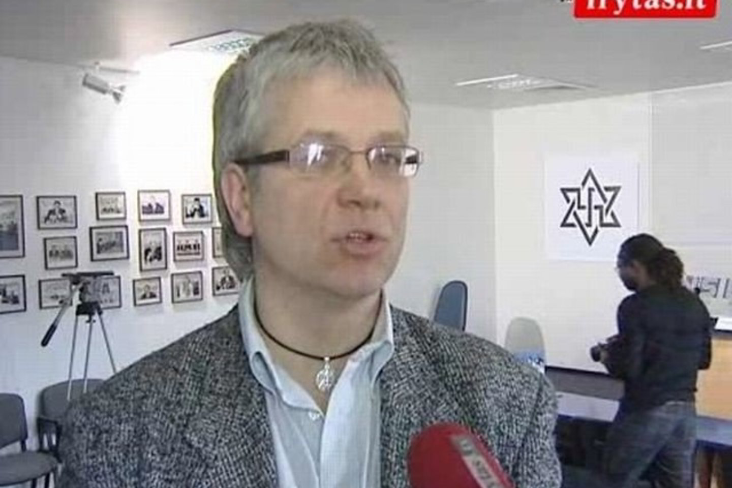 Anot judėjimo vadovo Lietuvoje V.Prascieniaus, kelių kvadratinių kilometrų sklypas turėtų būti už miesto ribų „nenavigacijos zonoje“.