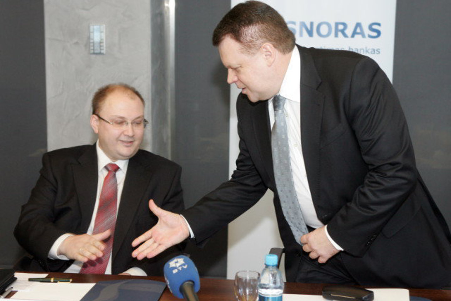 "Snoro" banko prezidentas R.Baranauskas (dešinėje) ir "Invaldos" valdybos pirmininkas V.Bučas tikis, kad sandėris bus sėkmingas.