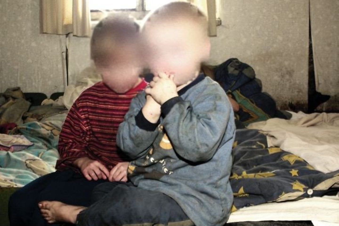 Šie Kentrių kaimo berniukai – du iš 219, kurie Pagėgių savivaldybėje gyvena skurde. Vietos valdžia nusprendė, kad jų nereikia perkelti į globos namus, o tam skirtas lėšas geriau panaudoti „kitoms reikmėms“.