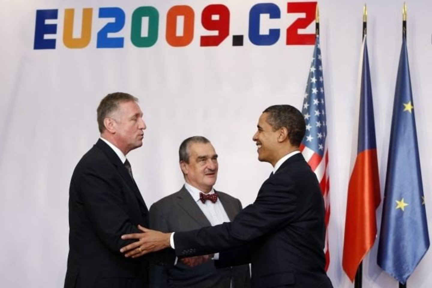 B.Obama lankosi Prahoje. Nuotraukoje su juo - Čekijos premjeras M.Topolanekas ir užsienio reikalų ministras K.Schwarzenbergas.