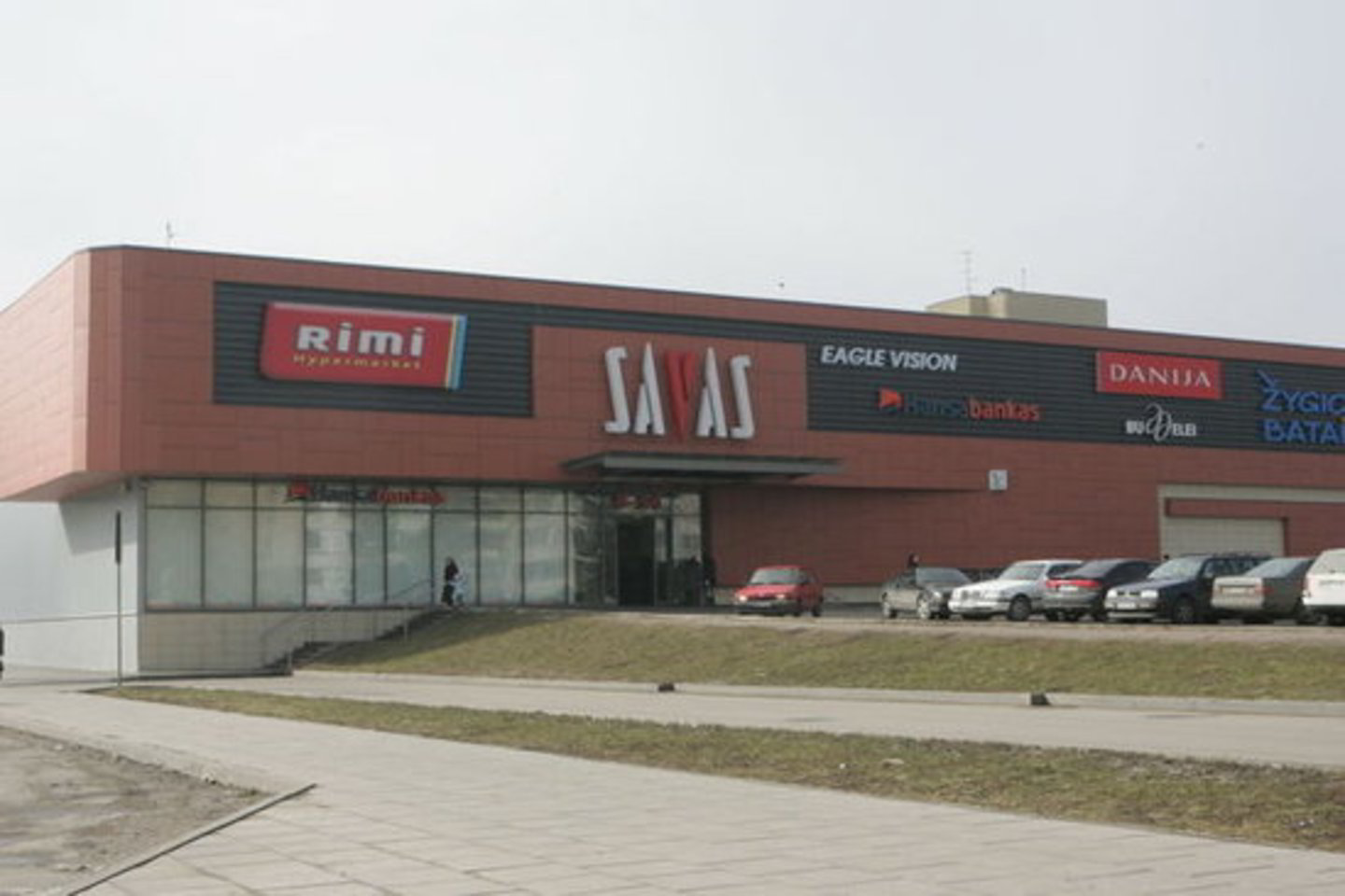 Mergaitė dingo iš prekybos centro „Savas“, kol jos motina rinkosi prekes.