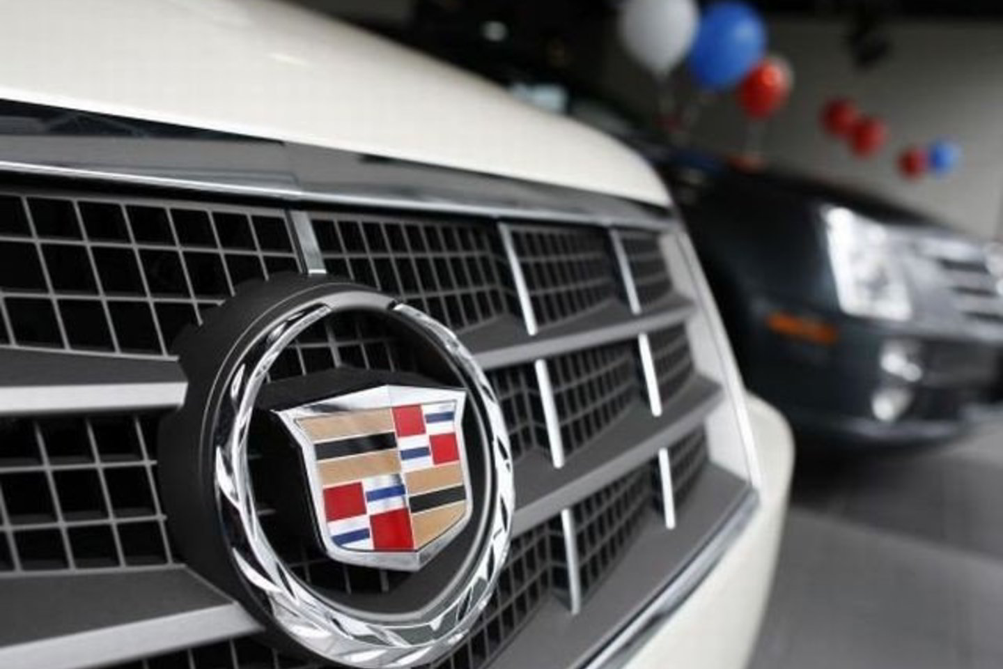 "General Motors" balansuoja ant prarajos ribos.