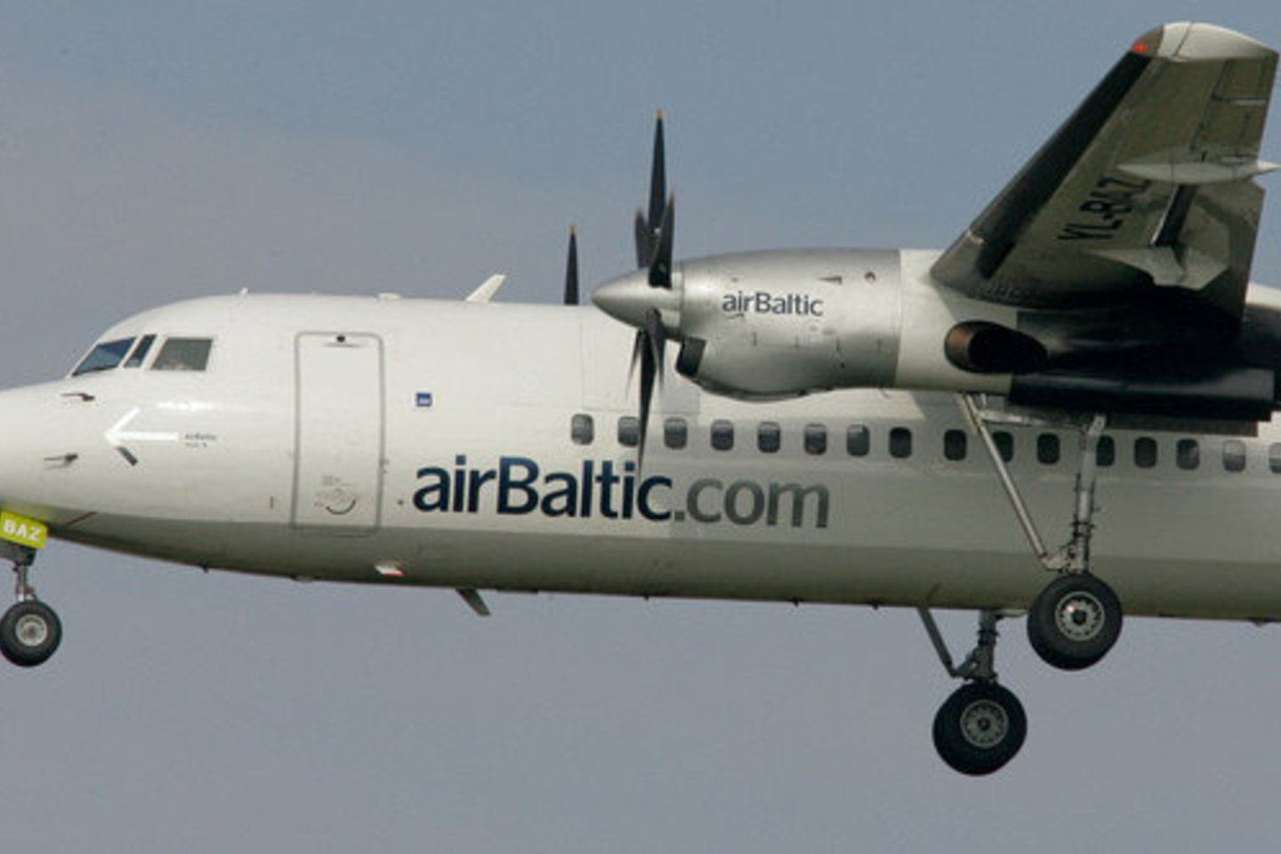 „airBaltic“ nori kuo daugiau keleivių iš Vilniaus oro uosto skraidinti per Rygą.