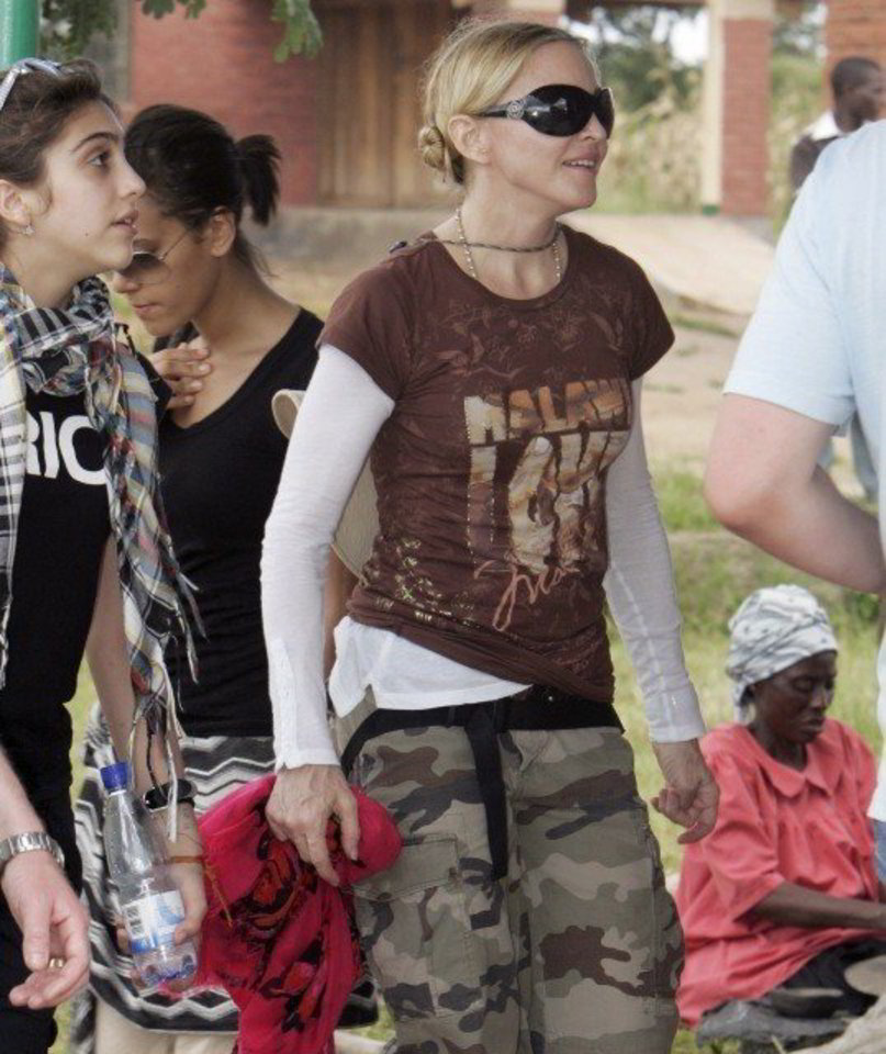 Praėjusią savaitę Madonna Malavyje nesėkmingai mėgino įsivaikinti mergaitę.