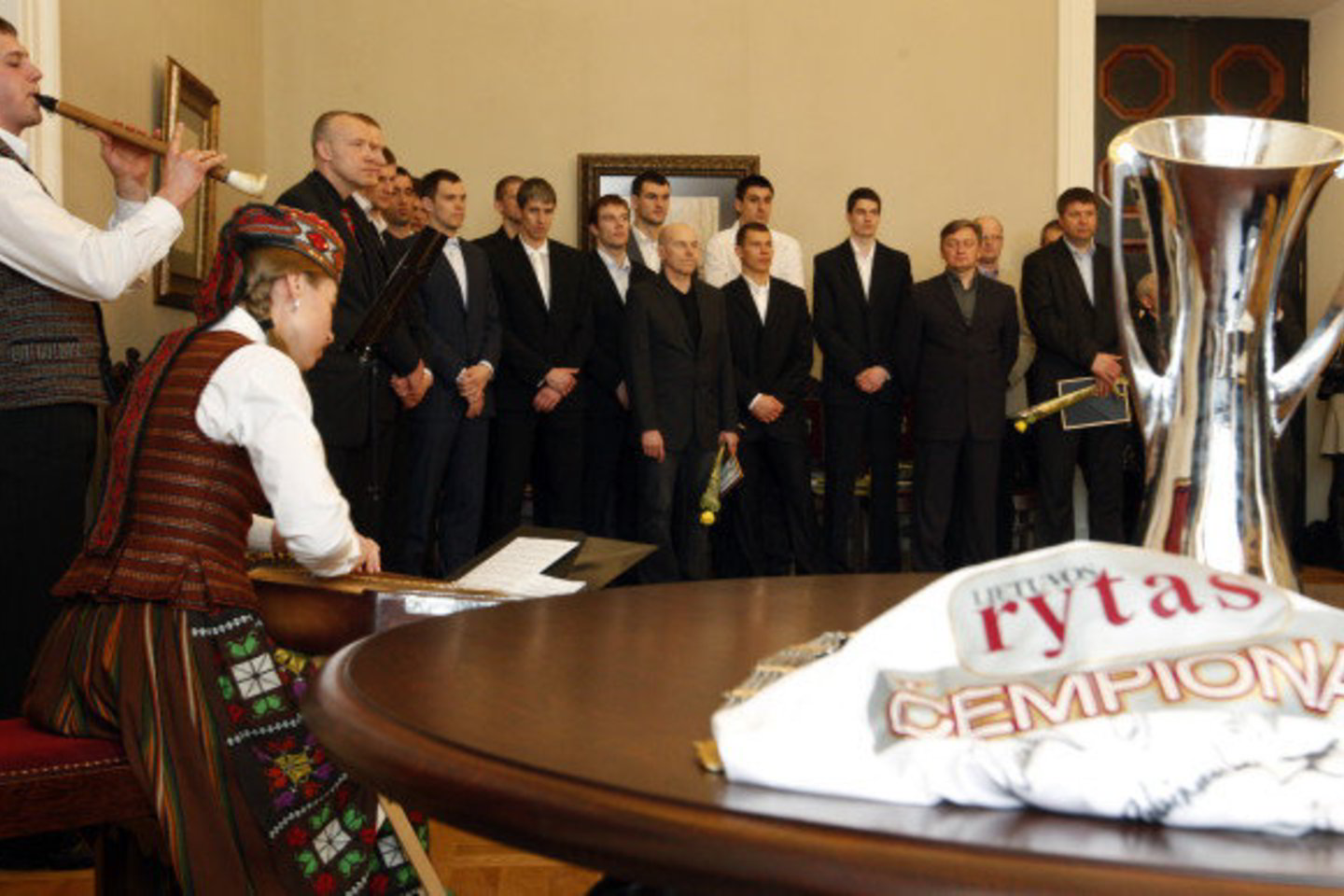 Ketvirtadienį Vilniaus „Lietuvos ryto“ krepšininkai buvo apdovanoti Rotušėje.
