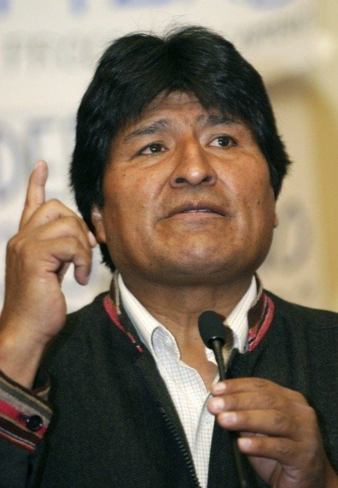 Bolivijos prezidentas E.Moralesas badauja.
