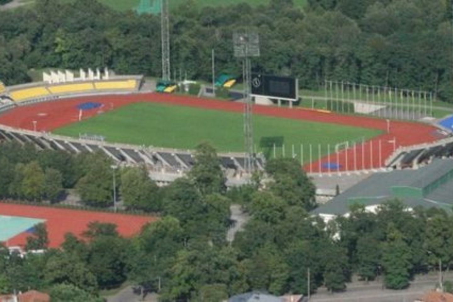 Pinigų stadiono dangai atstatyti parlamentaras siūlo skirti 700 tūkst. litų mažinant lėšas Kauno miesto mokyklų renovacijai.