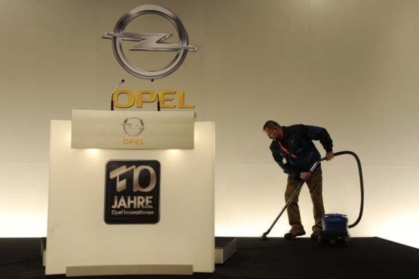"Opel" koncernui padėjo Vokietijos vyriausybės sprendimas skatinti automobilių parko atnaujinimą ir padėti sunkius laikus išgyvenantiems mašinų gamintojams.