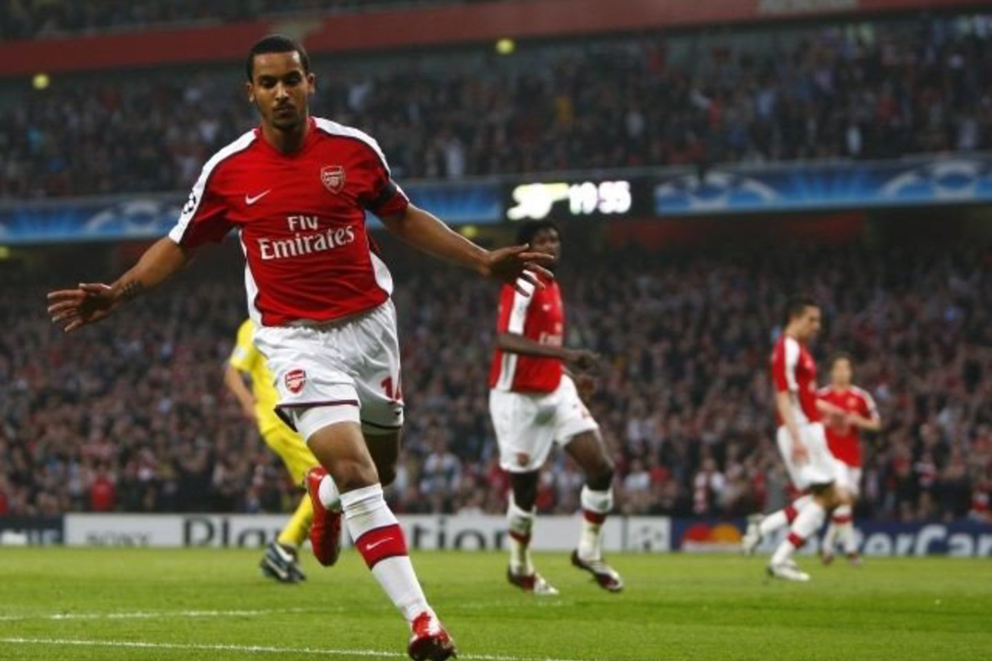 "Arsenal" puolėjas Th.Walcottas vėl blykstelėjo - atsakomosiose UEFA Čempionų lygos ketvirtfinalio rungtynėse su „Villarreal“ pelnė įvartį, prisidėdamas prie įspūdingos pergalės 3:0.