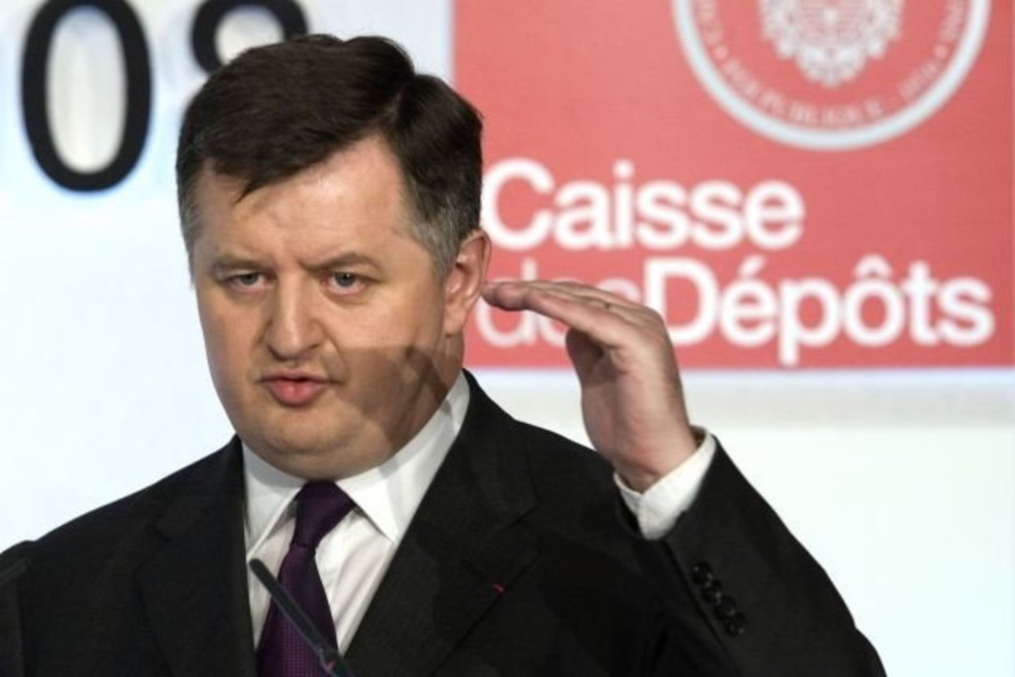 Banko atstovas Augustinas de Romanet aiškino priežastis, kurios banką įstūmė į nuostolių liūną.
