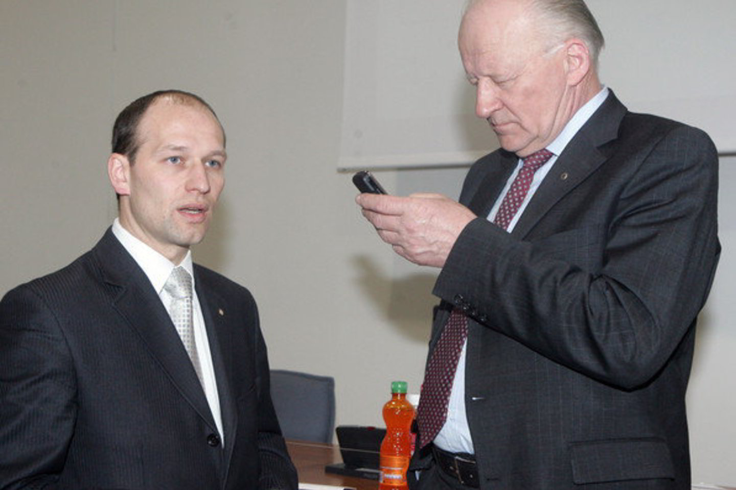 Prokurorai E.Lementauską (kairėje) kaltina bandymu papirkti V.Urbonavičių.