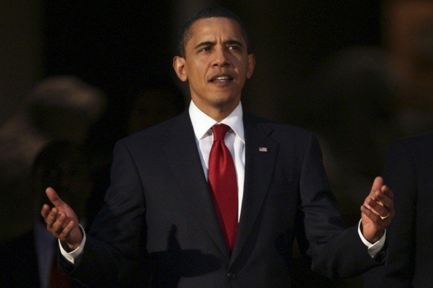 Amerikiečiai patenkinti naujojo prezidento B.Obamos darbu.