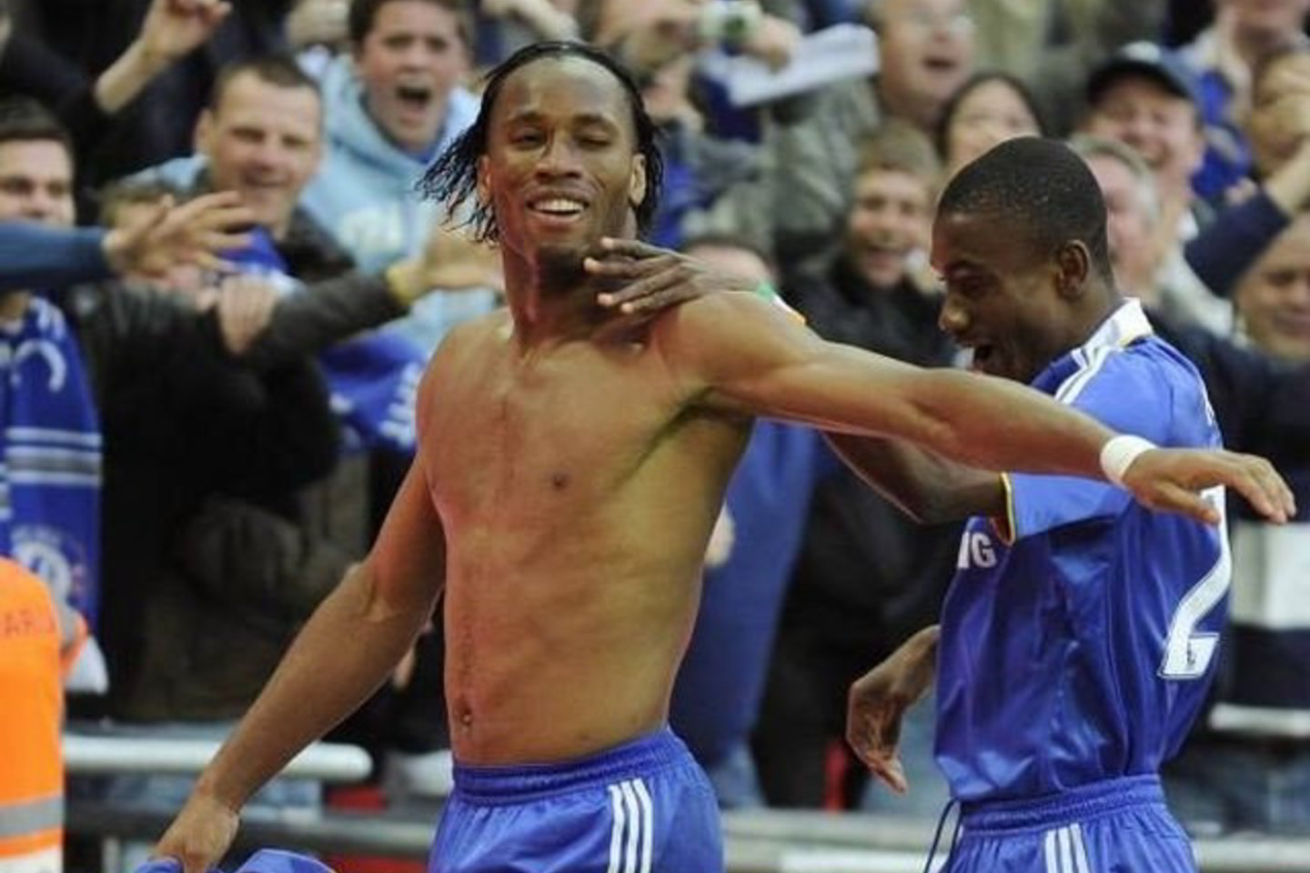 Pergalingą įvartį į „Arsenal“ vartus įmušė D.Drogba.