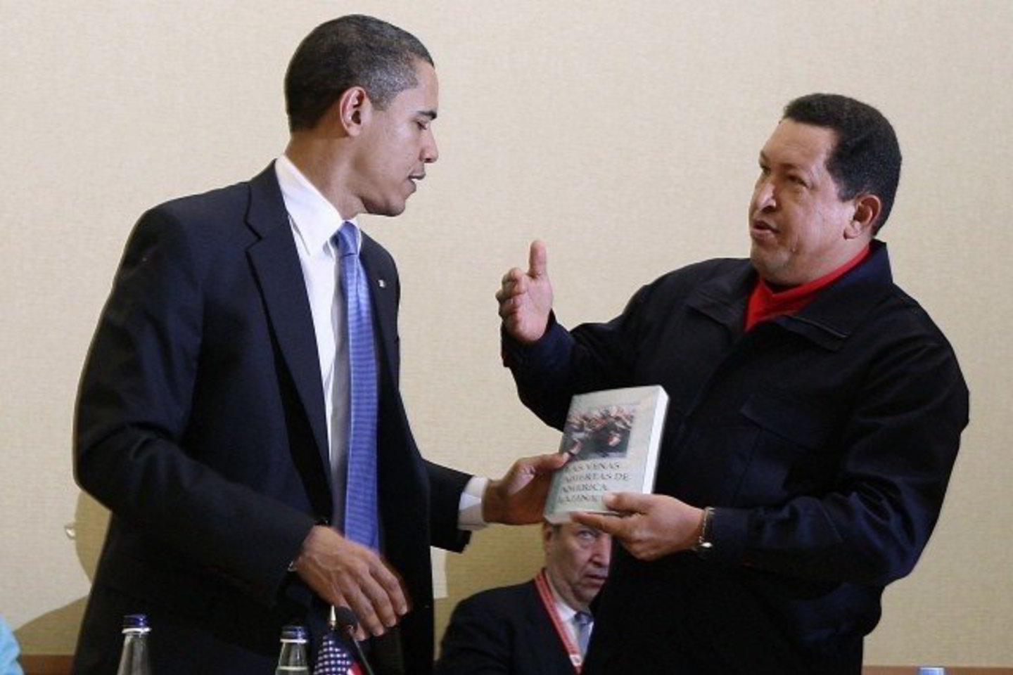 H.Chavezas JAV lyderiui padovanojo 1971 metais ispanų kalba išleistą E.Galeano knygą „Atvertos Lotynų Amerikos gyslos: penki žemyno plėšimo šimtmečiai“.