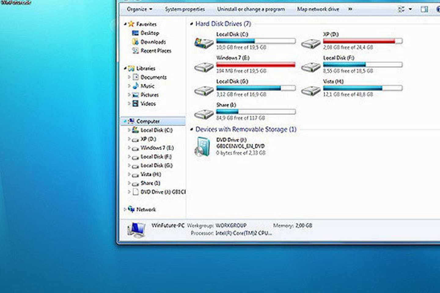 „Windows 7“ sąsajos darbu ėmė rūpintis buvusi „Microsoft Office“ komandos narė, kurios pastangomis „Office 2007“ programų rinkinys vietoje įprastinio meniu įgijo „Ribbon“ įrankinę.