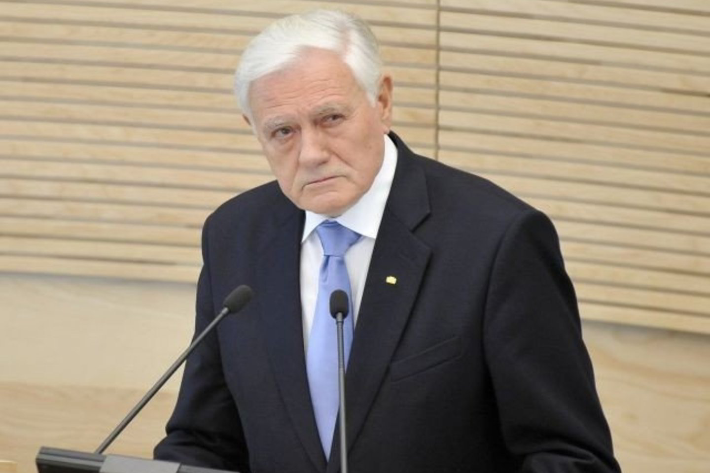 V.Adamkus: „Tikiu, kad istorijos pamokos yra svarbios šiuolaikinės demokratinės Lietuvos kartai“.
