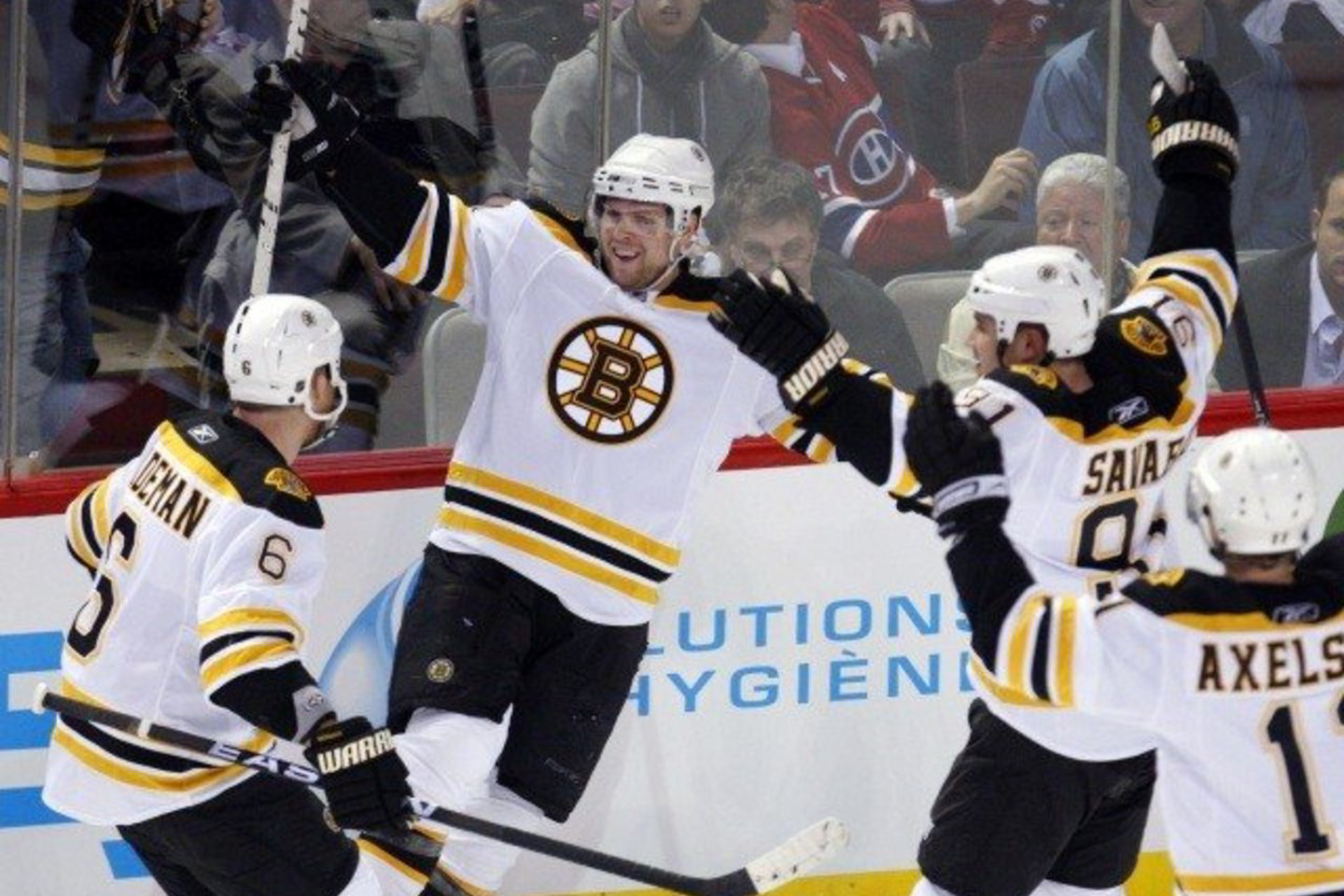 "Bruins" ledo ritulininkai nesunkiai skinasi kelią į pusfinalį.