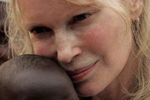 Aktorė M.Farrow pradeda bado streiką dėl padėties Darfūre