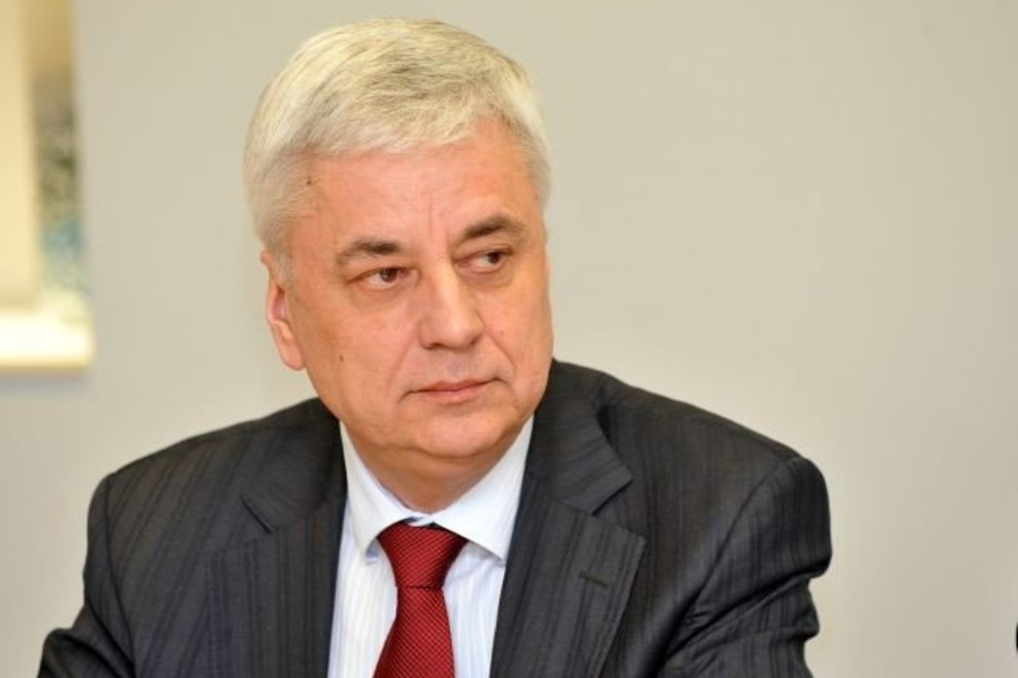 Biurokratijos saulėlydžio strategas V.Milaknis dievažijosi nieko nežinojęs, kad Vyriausybės kanceliarijoje lankėsi „Alnos“ produktų kūrėjai.
