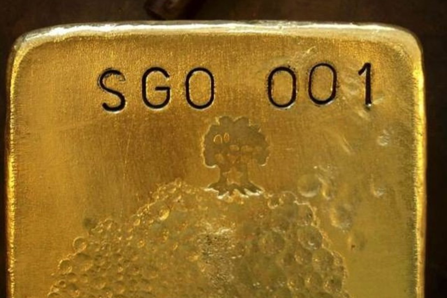 Aukso uncija ketvirtadienį prekybos sesijos pradžioje pabrango 0,3 procento.