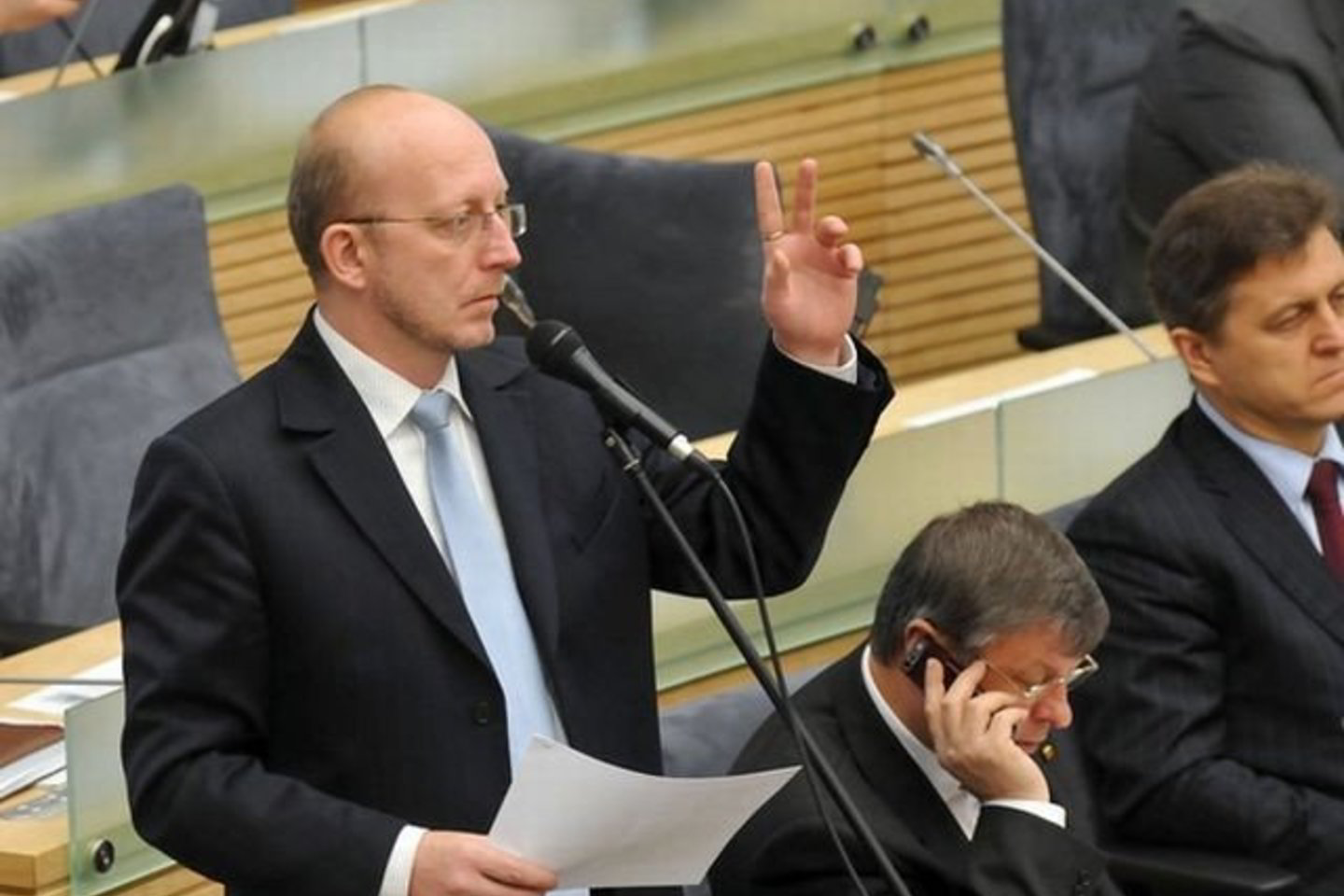 Seimo pirmininkas A.Valinskas su kitais valdybos nariais pagailėjo kitų Seimo darbuotojų.