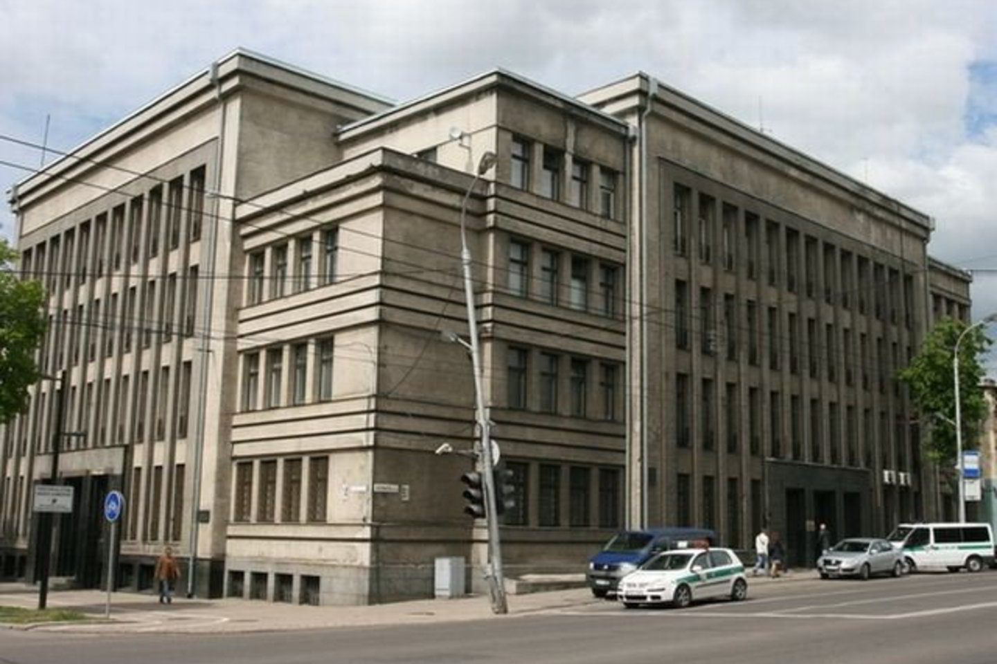 Kauno apskrities Vyriausiojo policijos komisariato atstovai tik patvirtino faktą, kad dėl dviejų jų kolegų veiksmų pradėtas ikiteisminis tyrimas, kol jis nebaigtas, abu įtariamieji nušalinti nuo tarnybos.