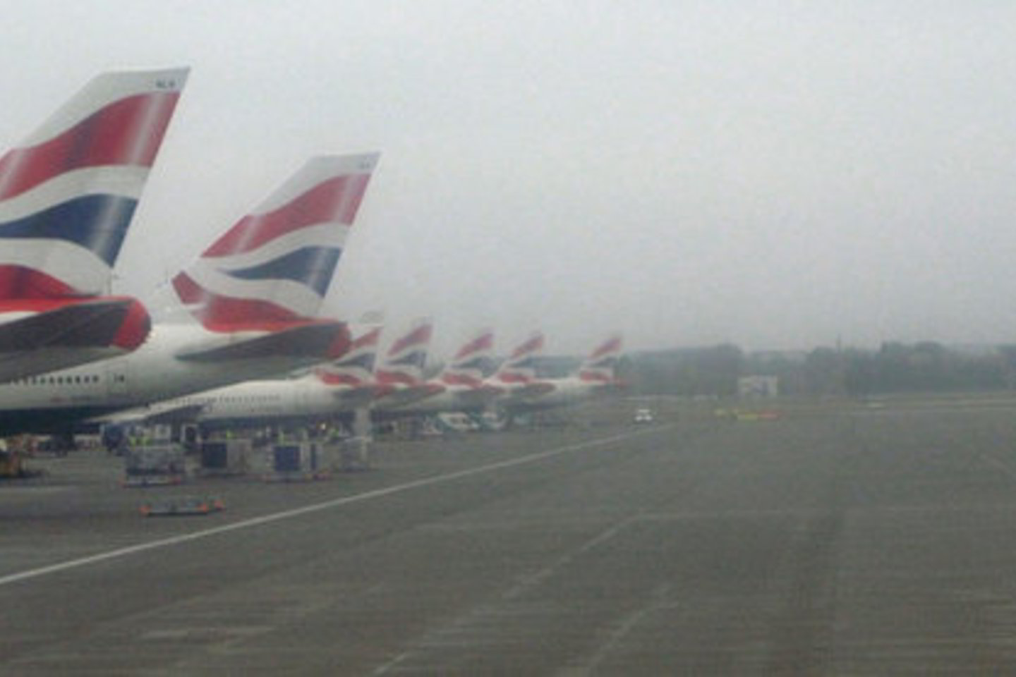 „British Airways“ 2008-2009 m. finansiniais metais patyrė rekordinius nuostolius, beveik du kartus padidėjo skola, bendrovė nemokėjo dividendų.