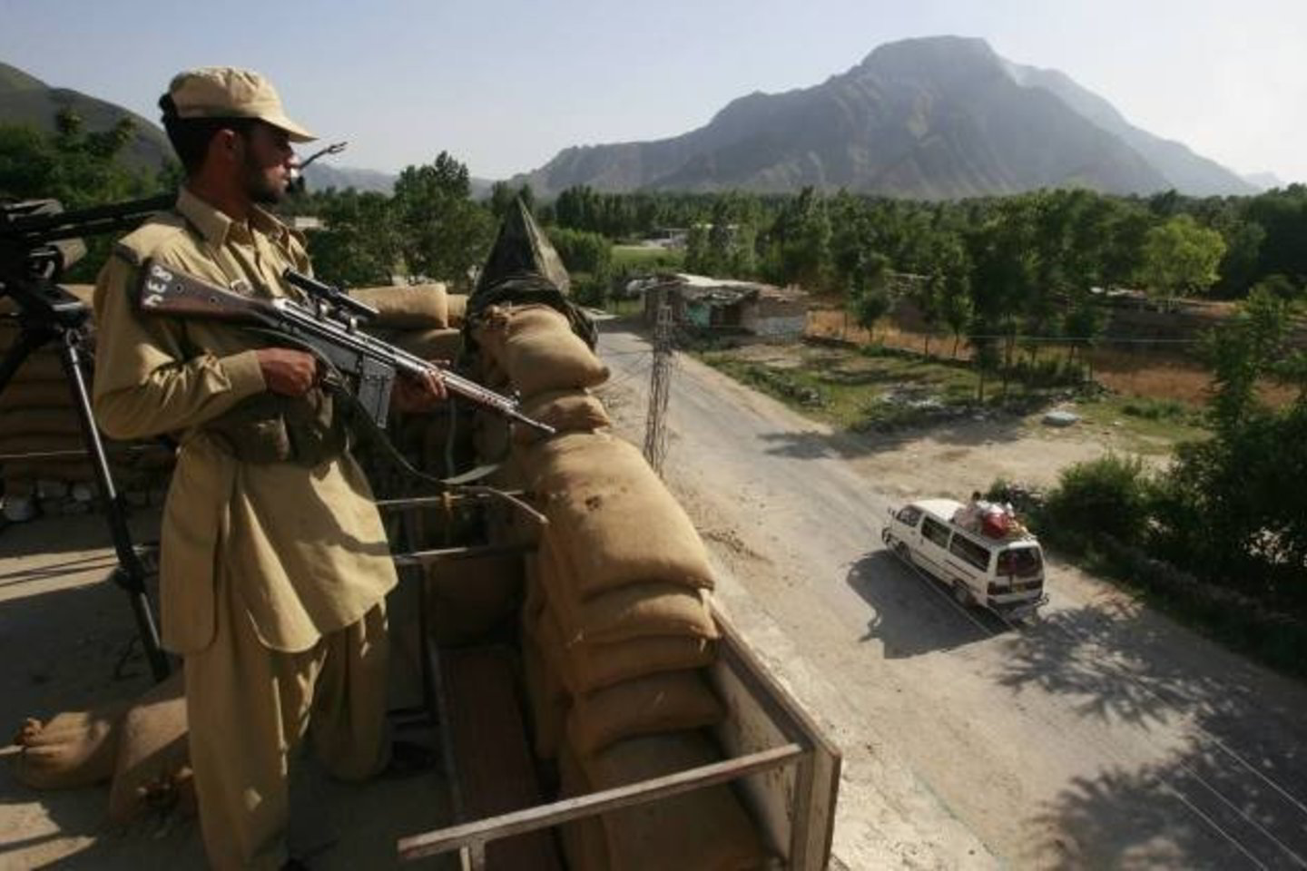 Talibų kovotojai bando destabilizuoti padėtį Pakistane.