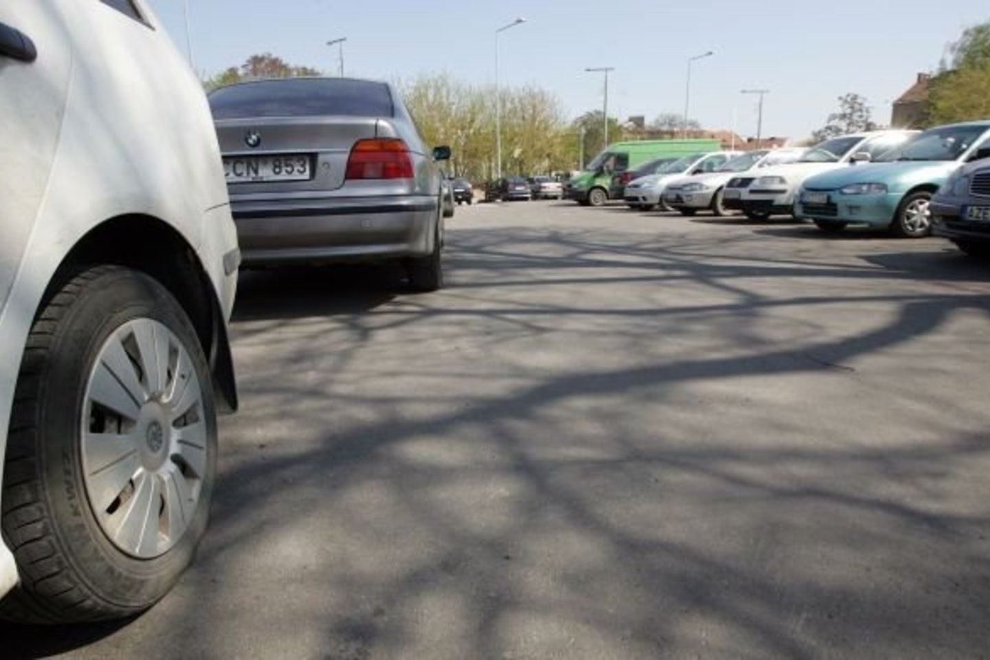 Darbo dieną laisvą vietą Vilniaus centre esančioje automobilių aikštelėje vairuotojams rasti itin sunku.
