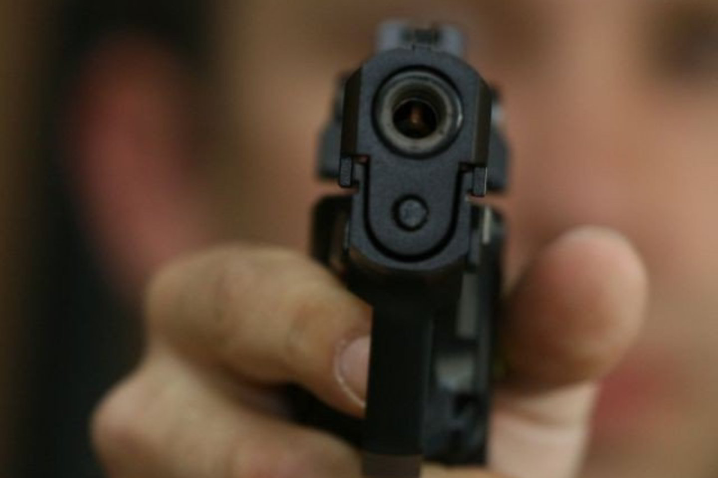 Ginkluoto nusikaltėlio, kuris šovė į kauniečio automobilį, ieško policija.