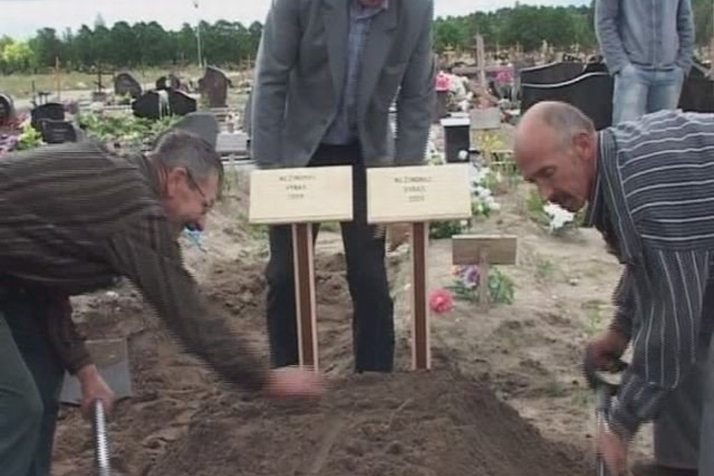 Penktadienį dvynukai buvo palaidoti.
